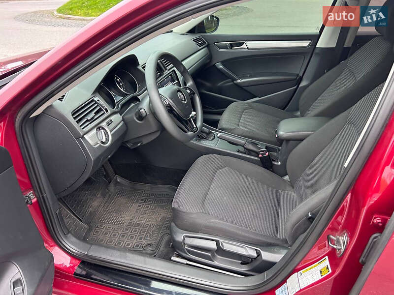 Седан Volkswagen Passat 2016 в Киеве