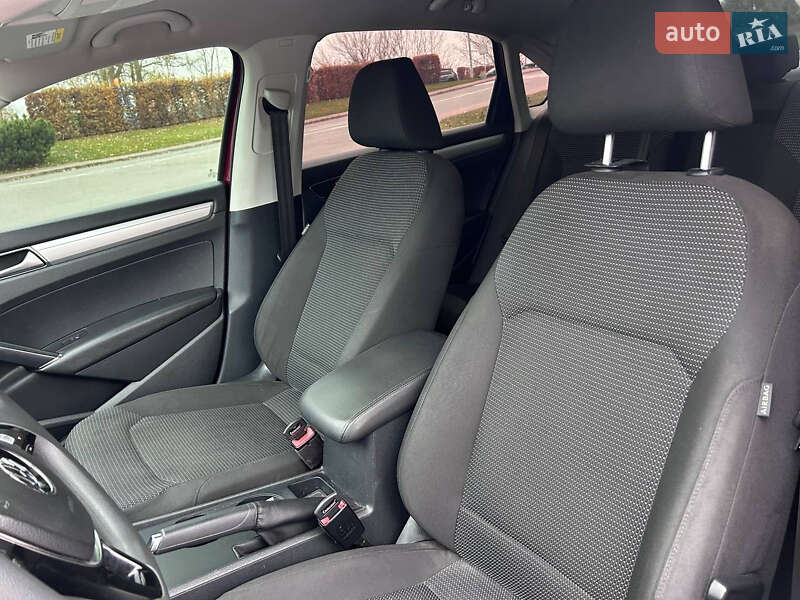 Седан Volkswagen Passat 2016 в Киеве
