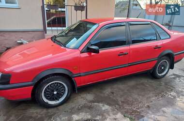 Седан Volkswagen Passat 1995 в Глухове