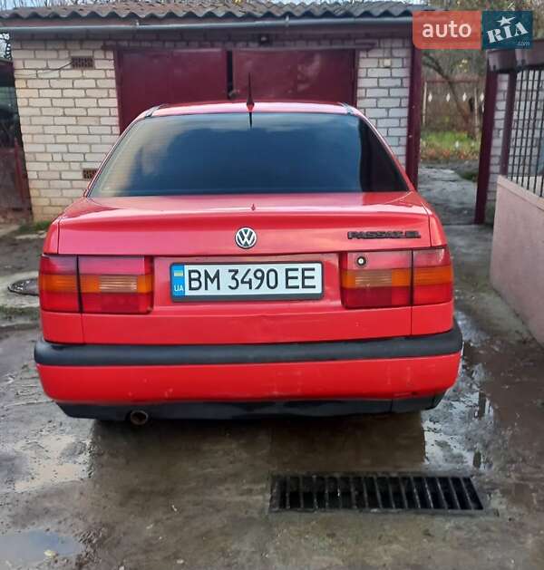 Седан Volkswagen Passat 1995 в Глухове
