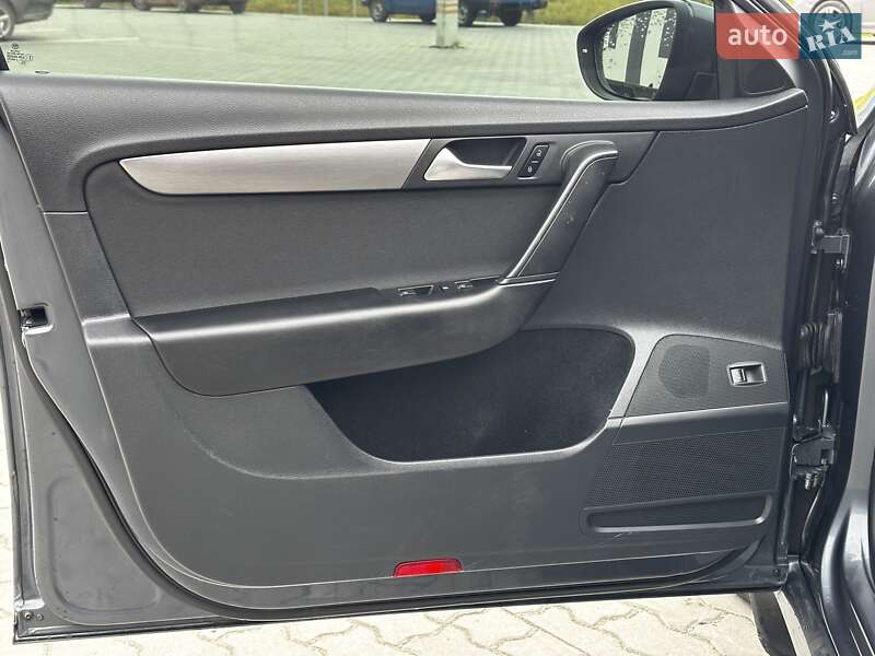 Седан Volkswagen Passat 2014 в Львове