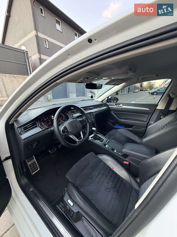 Седан Volkswagen Passat 2017 в Ивано-Франковске