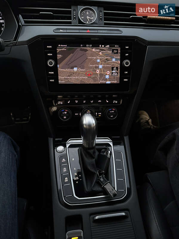 Седан Volkswagen Passat 2017 в Ивано-Франковске