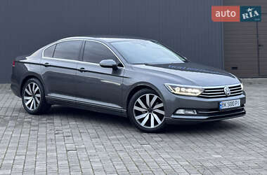 Седан Volkswagen Passat 2015 в Сарнах