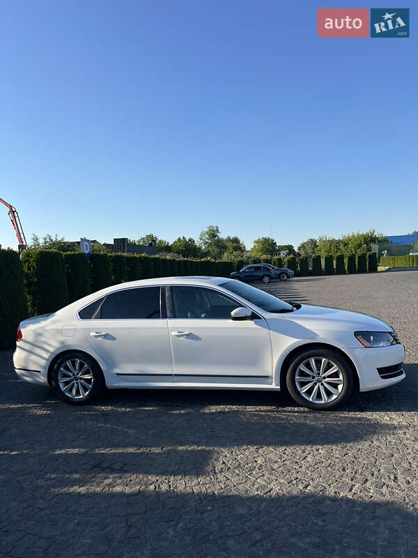 Седан Volkswagen Passat 2012 в Львове