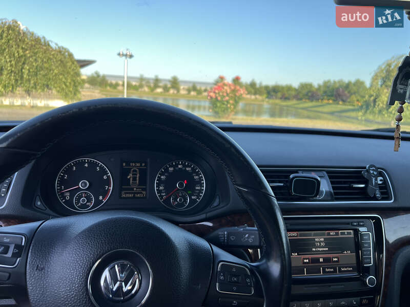 Седан Volkswagen Passat 2012 в Львове