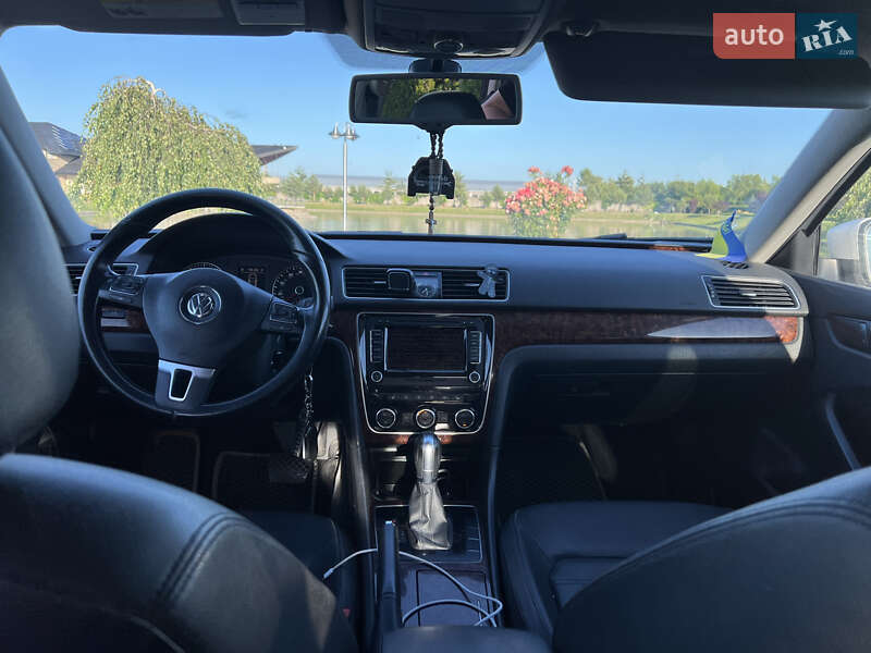 Седан Volkswagen Passat 2012 в Львове