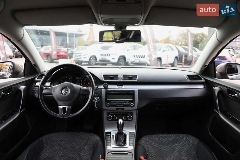 Седан Volkswagen Passat 2011 в Харькове