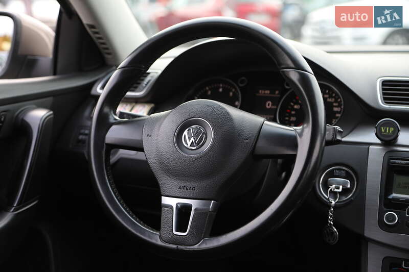 Седан Volkswagen Passat 2011 в Харькове