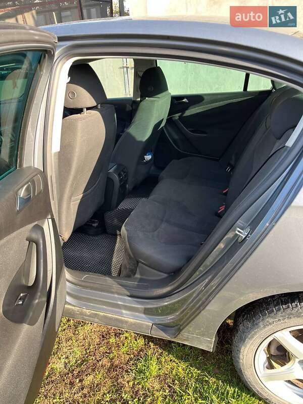 Седан Volkswagen Passat 2006 в Горбовой фото 16 Седан Volkswagen Passat 2006 в Горбовой