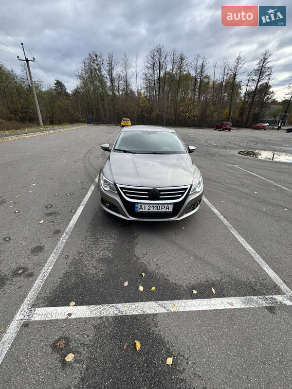 Седан Volkswagen Passat 2010 в Буче