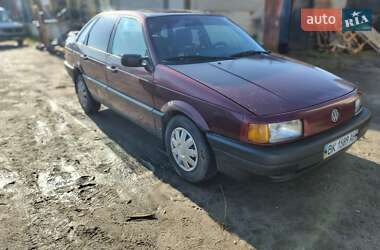 Седан Volkswagen Passat 1991 в Сарнах