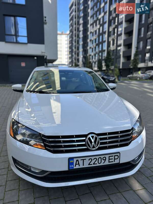 Седан Volkswagen Passat 2014 в Ивано-Франковске
