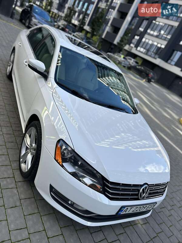 Седан Volkswagen Passat 2014 в Ивано-Франковске