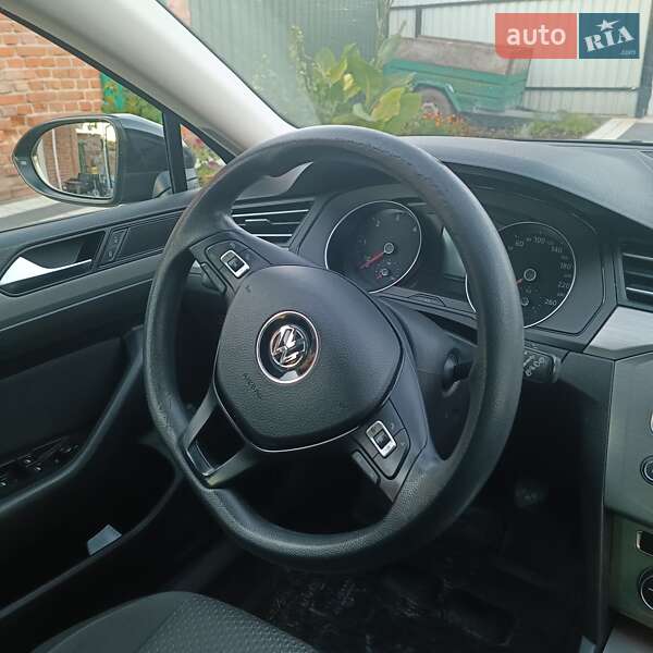 Универсал Volkswagen Passat 2015 в Львове