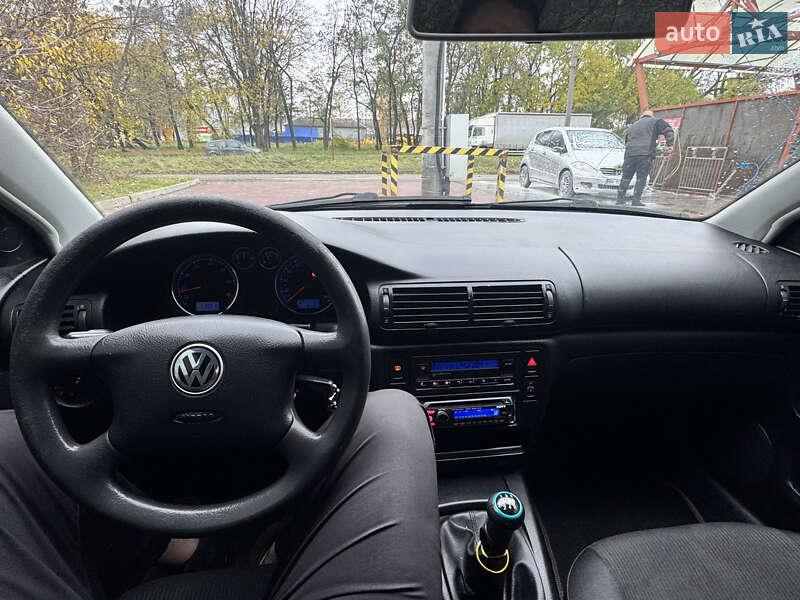 Універсал Volkswagen Passat 2001 в Рівному