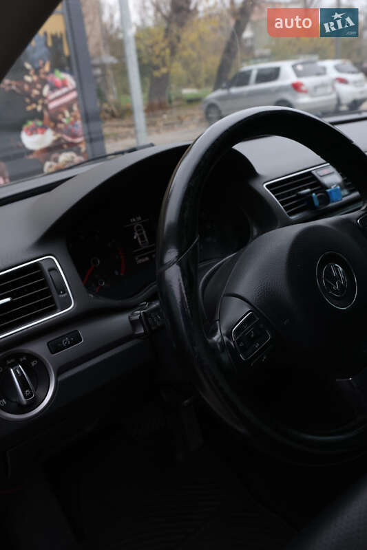 Седан Volkswagen Passat 2014 в Кривом Роге