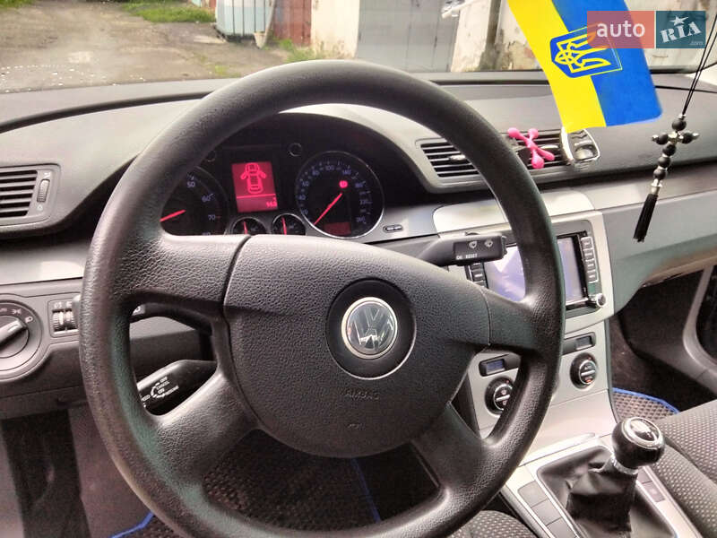 Седан Volkswagen Passat 2005 в Валках