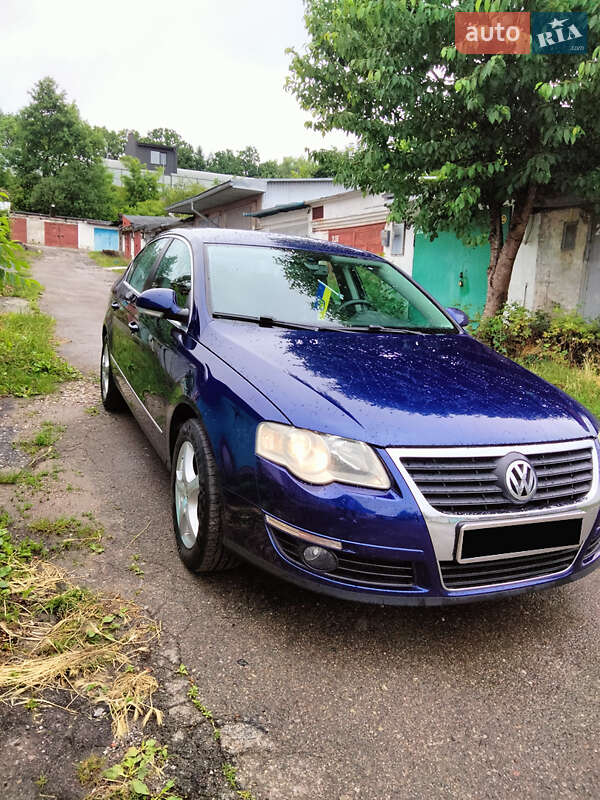Седан Volkswagen Passat 2005 в Валках