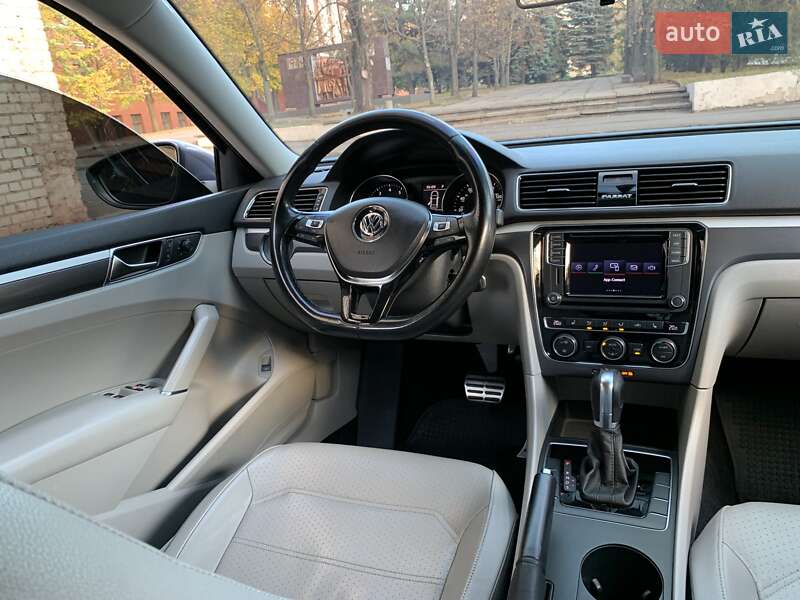 Седан Volkswagen Passat 2017 в Кривом Роге