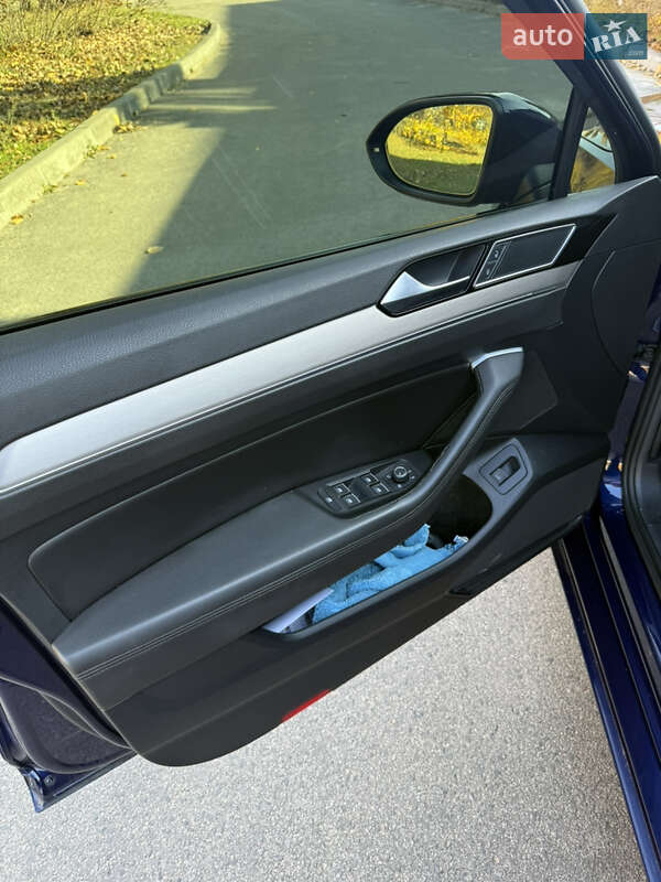 Седан Volkswagen Passat 2018 в Днепре