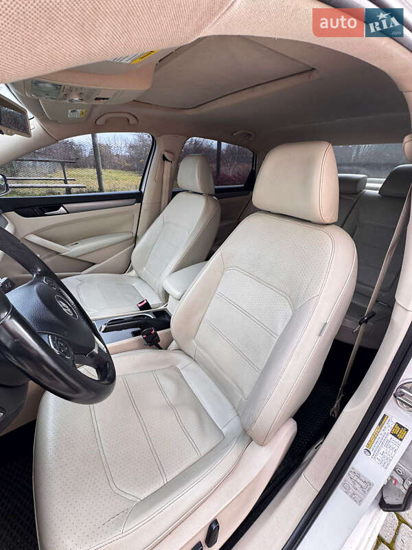 Седан Volkswagen Passat 2013 в Ивано-Франковске