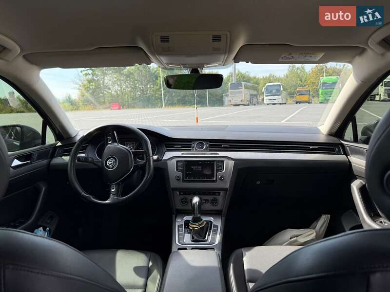Седан Volkswagen Passat 2016 в Чернівцях