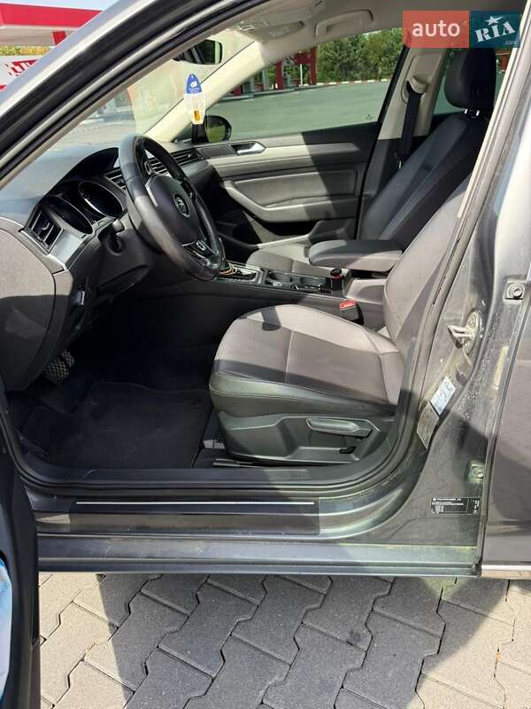 Седан Volkswagen Passat 2016 в Чернівцях