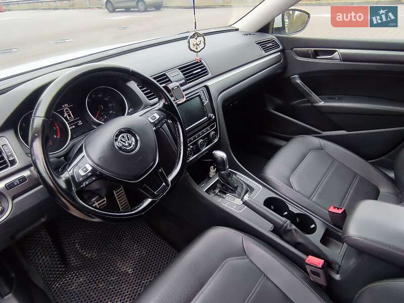 Седан Volkswagen Passat 2018 в Києві