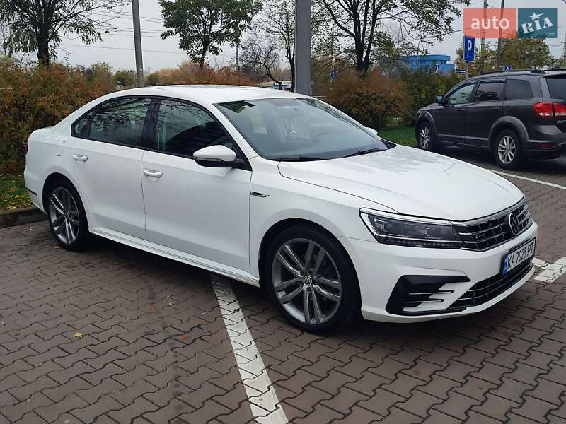 Седан Volkswagen Passat 2018 в Києві