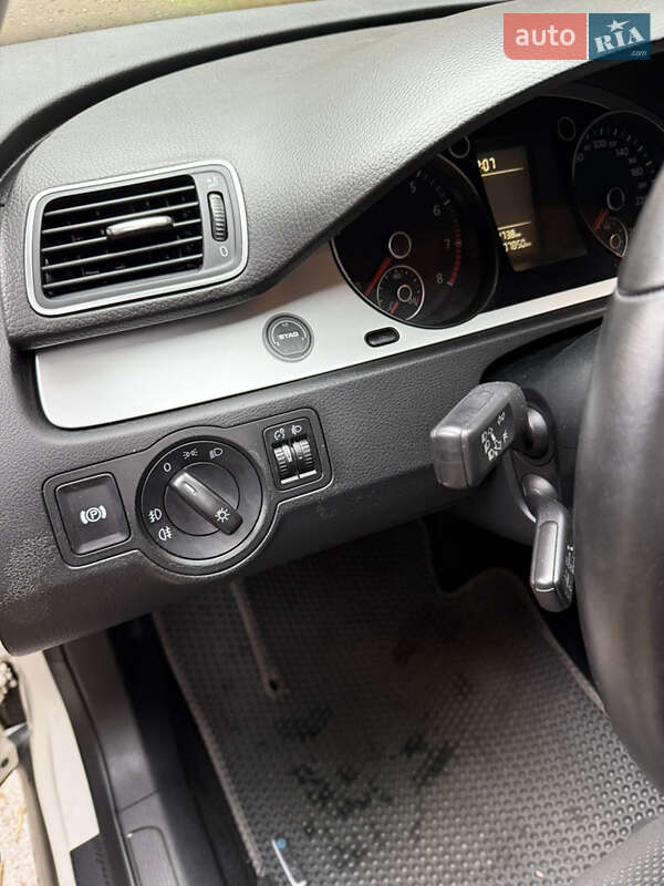 Седан Volkswagen Passat 2010 в Киеве