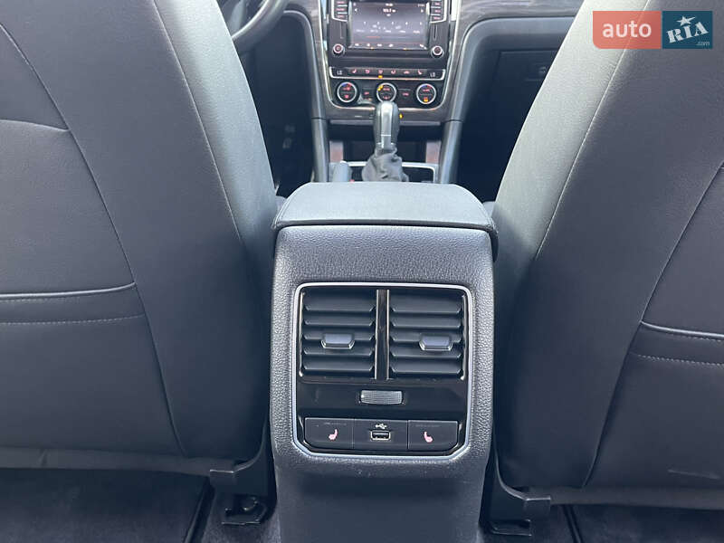 Седан Volkswagen Passat 2017 в Ровно