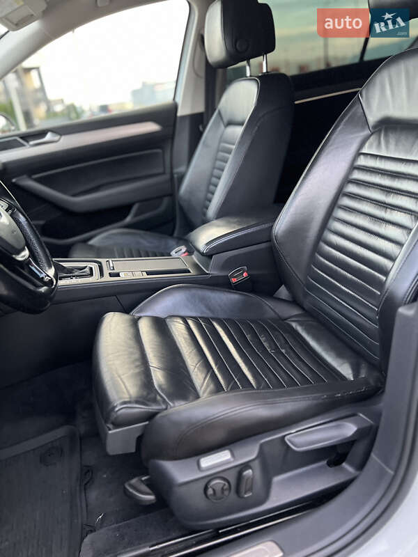 Седан Volkswagen Passat 2017 в Хусте