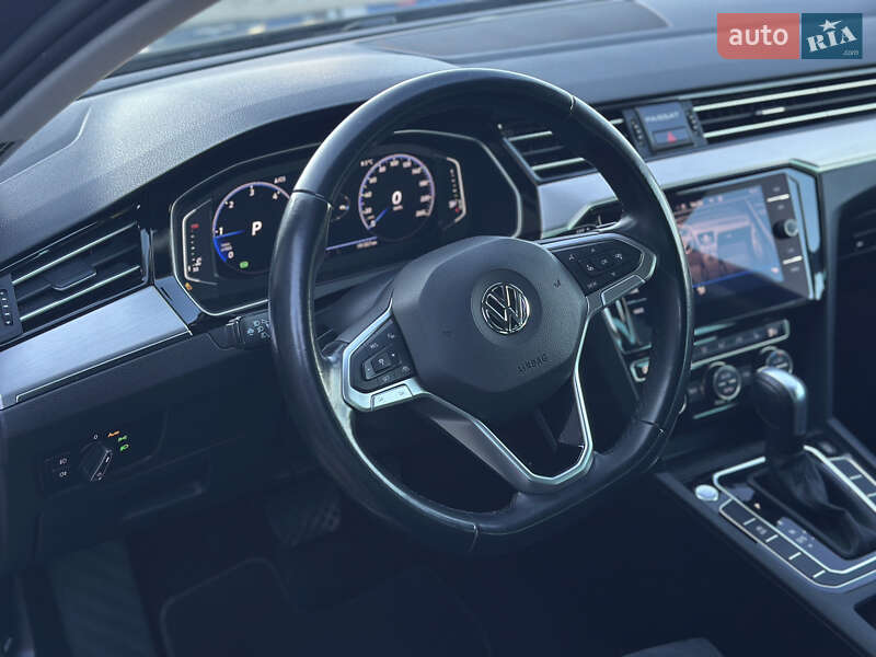 Універсал Volkswagen Passat 2020 в Ужгороді