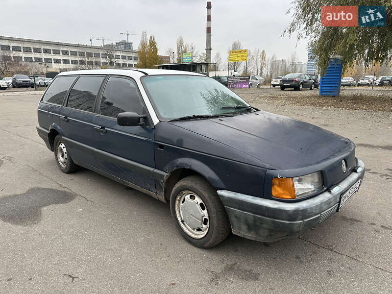 Универсал Volkswagen Passat 1990 в Киеве