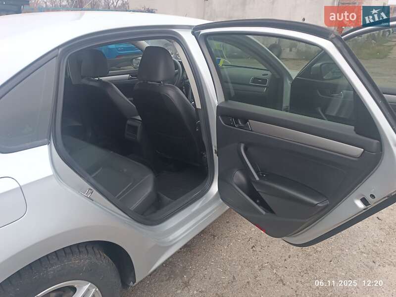 Седан Volkswagen Passat 2012 в Сумах