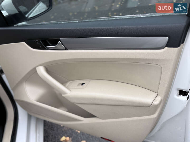 Седан Volkswagen Passat 2015 в Киеве