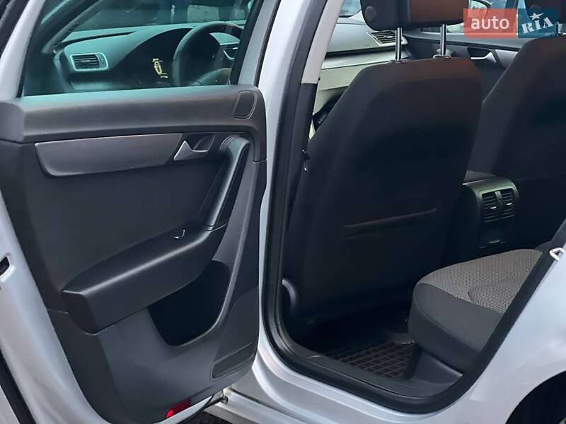 Универсал Volkswagen Passat 2014 в Киеве