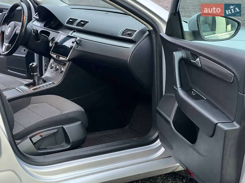 Универсал Volkswagen Passat 2014 в Киеве