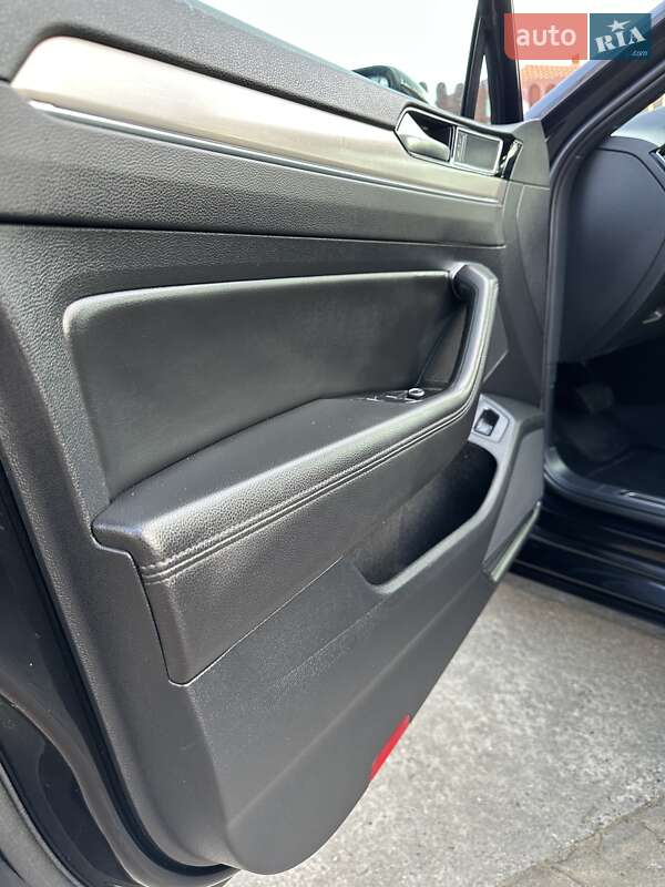 Универсал Volkswagen Passat 2019 в Стрые