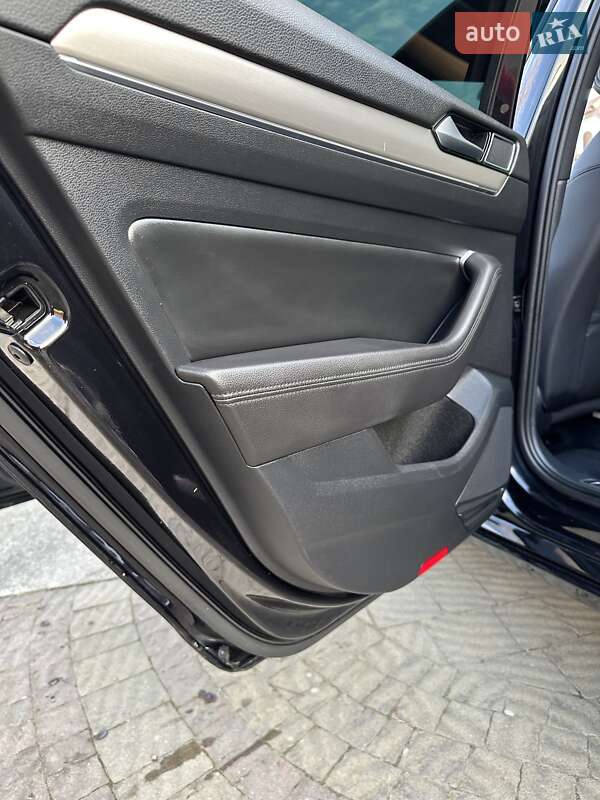 Универсал Volkswagen Passat 2019 в Стрые