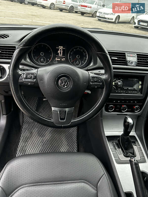 Седан Volkswagen Passat 2012 в Харькове