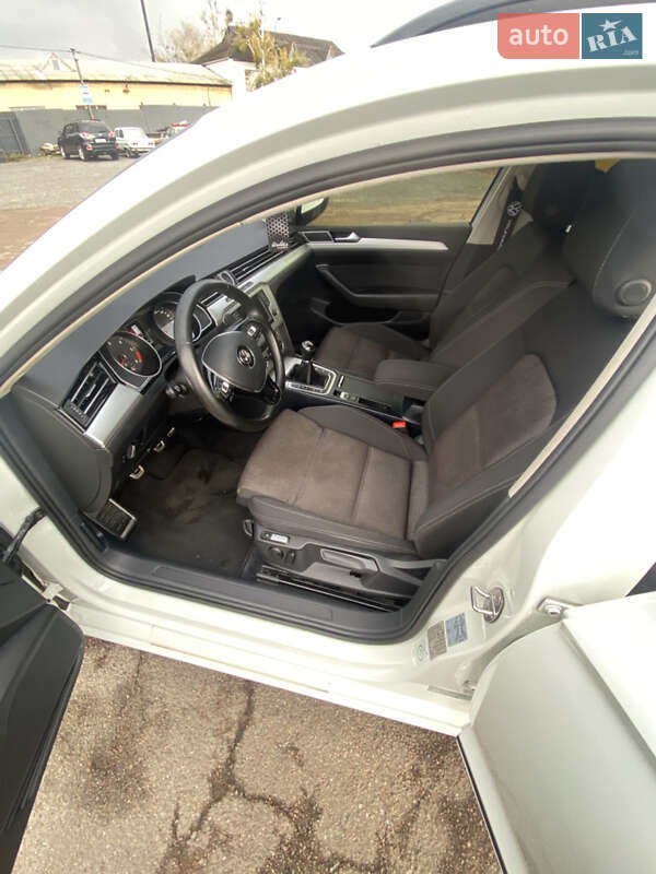 Универсал Volkswagen Passat 2015 в Коростене