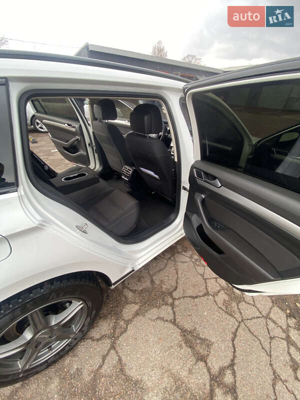 Универсал Volkswagen Passat 2015 в Коростене