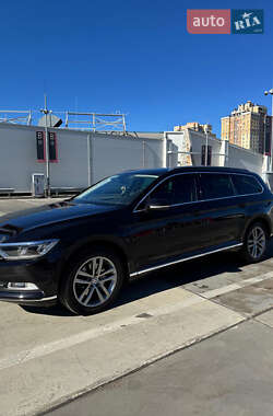 Универсал Volkswagen Passat 2017 в Киеве