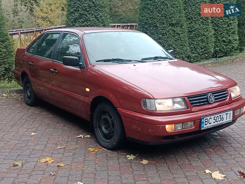 Седан Volkswagen Passat 1995 в Дрогобичі