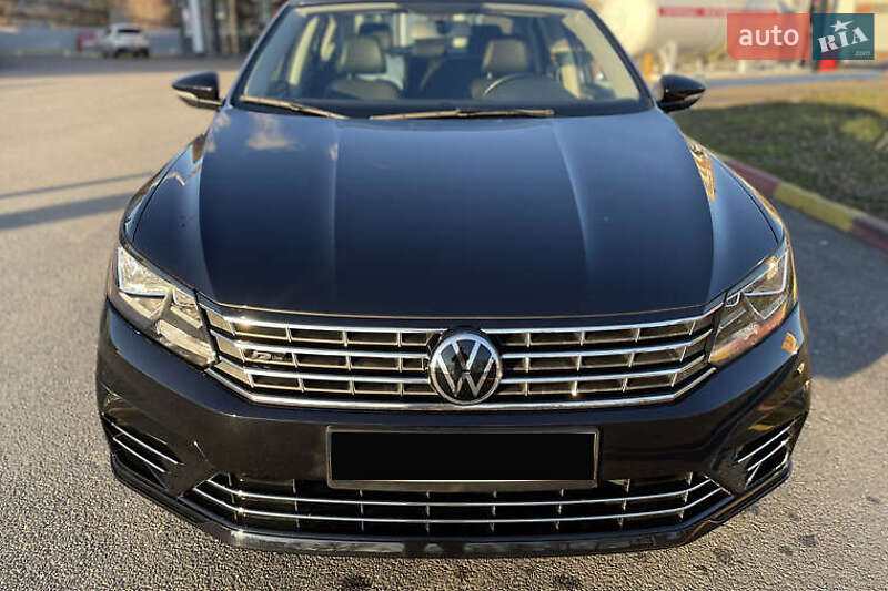 Седан Volkswagen Passat 2018 в Киеве