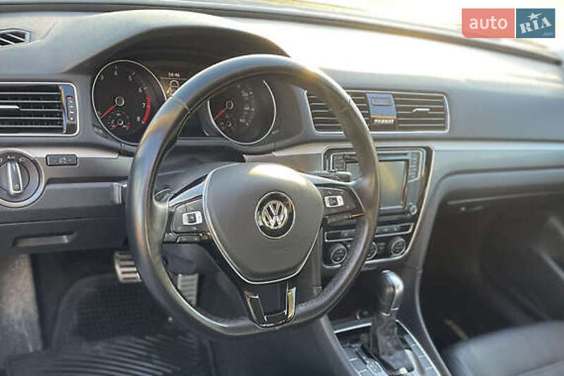 Седан Volkswagen Passat 2018 в Киеве