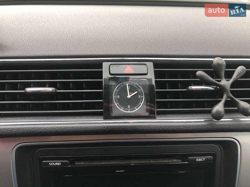 Седан Volkswagen Passat 2012 в Киеве