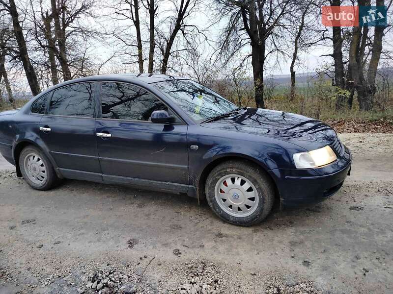 Седан Volkswagen Passat 1997 в Городку